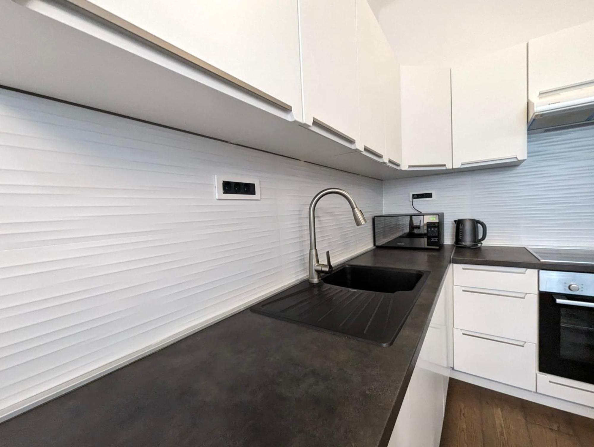 Fantabulous Downtown Abode W King Bed, 65" Tv, Washer And Tumble Dryer ザグレブ エクステリア 写真