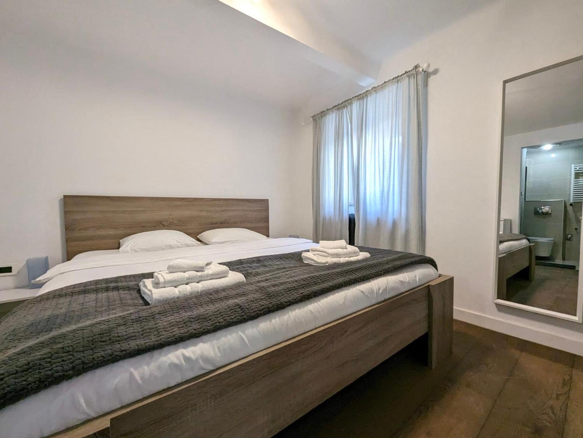 Fantabulous Downtown Abode W King Bed, 65" Tv, Washer And Tumble Dryer ザグレブ エクステリア 写真