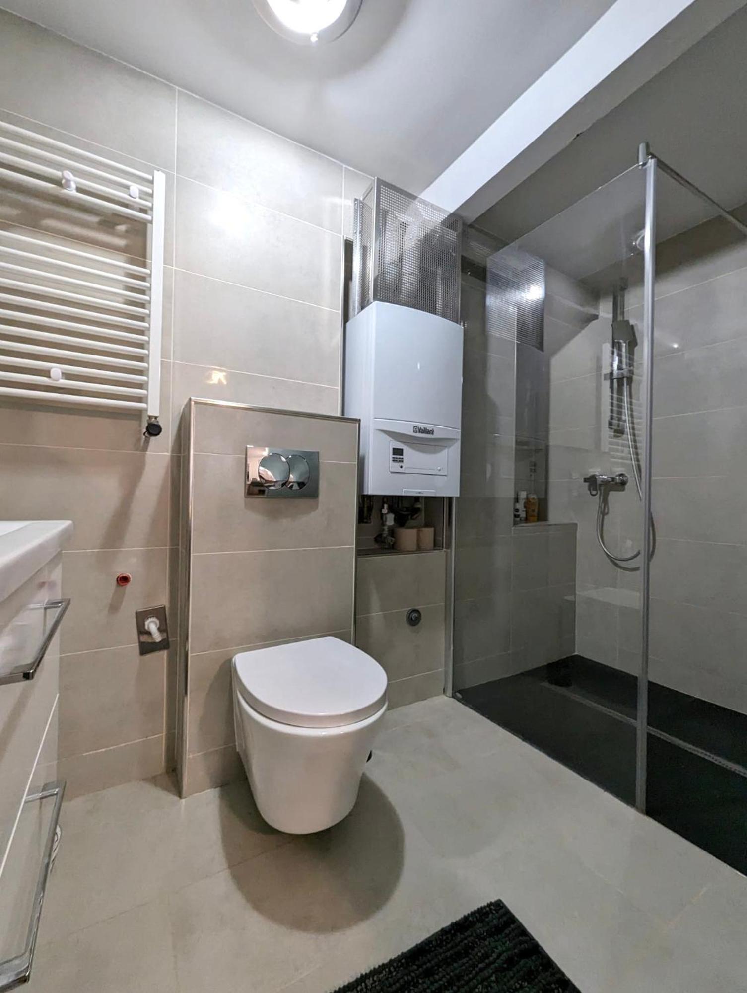 Fantabulous Downtown Abode W King Bed, 65" Tv, Washer And Tumble Dryer ザグレブ エクステリア 写真