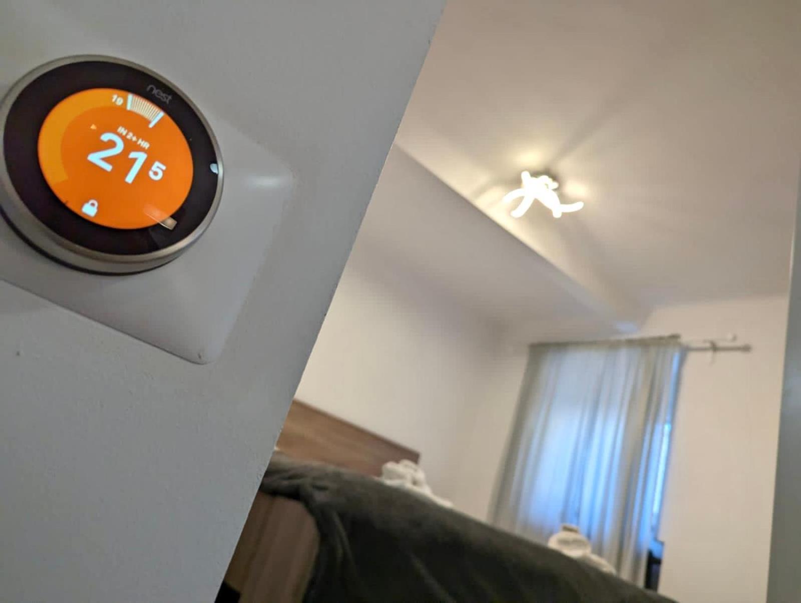 Fantabulous Downtown Abode W King Bed, 65" Tv, Washer And Tumble Dryer ザグレブ エクステリア 写真